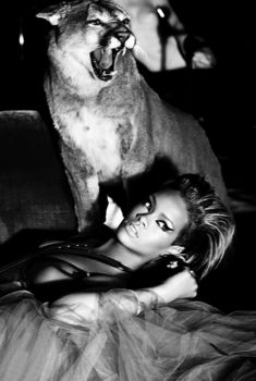 Рианна в эро фотосессии для альбома Rated R фото #6