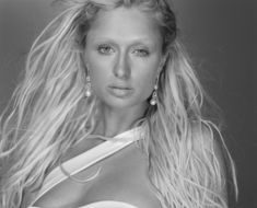 Пэрис Хилтон без бюстгальтера в журнале Elle фото #3