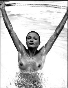 Голая грудь Камерон Диаз в журнале Loaded фото #4