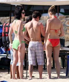 Кэти Перри в бикини на пляже Мексики фото #5