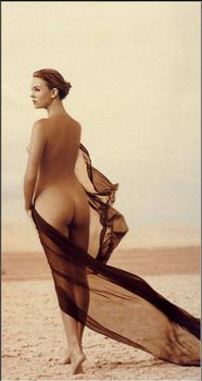 Полностью голая Шарлиз Терон в журнале Playboy фото #15