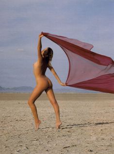 Полностью голая Шарлиз Терон в журнале Playboy фото #18