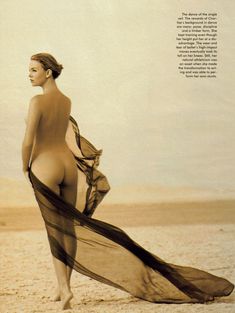 Полностью голая Шарлиз Терон в журнале Playboy фото #20