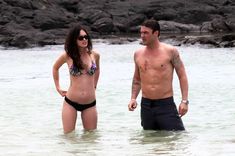 Сексуальная Меган Фокс на пляже в Гавайях фото #15