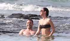 Стройная красотка Меган Фокс отдыхает на плаже в Гавайях фото #1