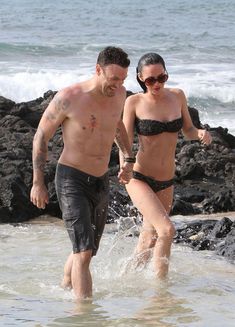 Стройная красотка Меган Фокс отдыхает на плаже в Гавайях фото #5