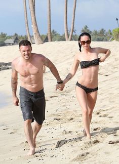 Стройная красотка Меган Фокс отдыхает на плаже в Гавайях фото #10