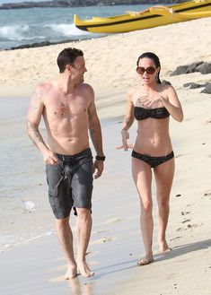 Стройная красотка Меган Фокс отдыхает на плаже в Гавайях фото #12