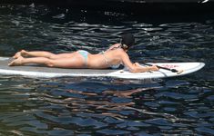 Соблазнительное тело Эльзы Патаки в голубом бикини на Корсике фото #19