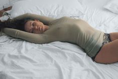 Оливия Уайлд показала соски в фотосессии Майкла Эванета фото #1