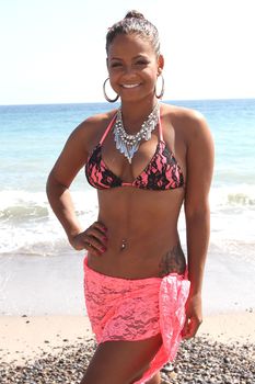 Сексуальная красавица Кристина Милиан отдыхает на пляже Малибу фото #3