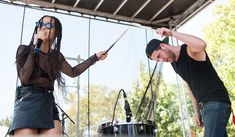 Зои Кравиц засветила соски на фестивале Budweiser Made in America фото #26