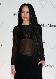 Зои Кравиц в прозрачной блузе фото #2