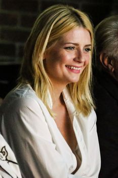 Засвет груди Мишы Бартон на фестивале «Коачелла» фото #6