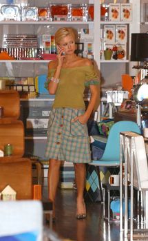 Засвет сосков Пэрис Хилтон фото #7