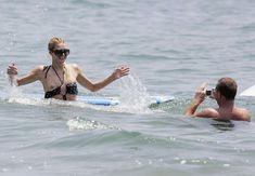 У Пэрис Хилтон спал купальник в Малибу фото #1