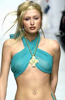 Засвет молодой Пэрис Хилтон на подиуме фото #1