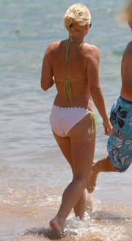 Возбуждающее тело Анны Фэрис в бикини на Гавайях фото #7