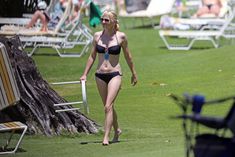 Анна Фэрис в черном бикини на Гавайях фото #2