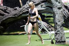 Анна Фэрис в черном бикини на Гавайях фото #4