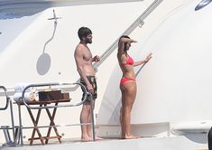 Красотка Нина Добрев развлекается на яхте в Сан-Тропе фото #3