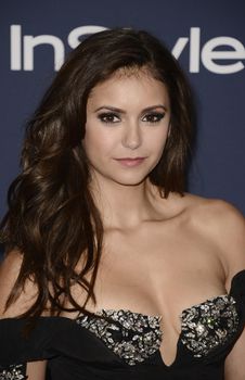 Возбуждающий бюст Нины Добрев на афтепати «Золотой глобус» фото #1