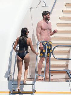 Мокрая Нина Добрев на яхте во Франции фото #2