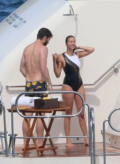 Мокрая Нина Добрев на яхте во Франции фото #7