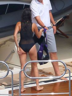 Мокрая Нина Добрев на яхте во Франции фото #10