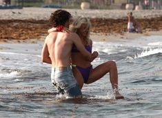 Секси Джулианна Хаф в бикини на съемках в Майами фото #5