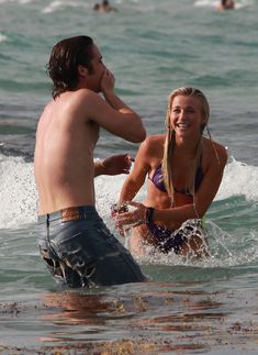 Секси Джулианна Хаф в бикини на съемках в Майами фото #18