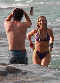 Секси Джулианна Хаф в бикини на съемках в Майами фото #20