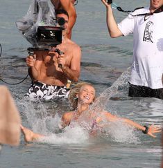 Секси Джулианна Хаф в бикини на съемках в Майами фото #31