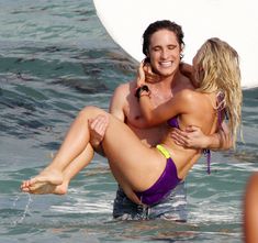 Секси Джулианна Хаф в бикини на съемках в Майами фото #36