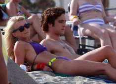 Секси Джулианна Хаф в бикини на съемках в Майами фото #37