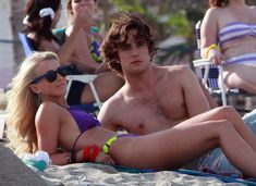 Секси Джулианна Хаф в бикини на съемках в Майами фото #38