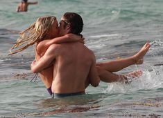 Секси Джулианна Хаф в бикини на съемках в Майами фото #49