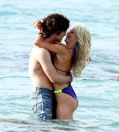 Секси Джулианна Хаф в бикини на съемках в Майами фото #53