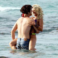 Секси Джулианна Хаф в бикини на съемках в Майами фото #54