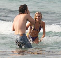 Секси Джулианна Хаф в бикини на съемках в Майами фото #56