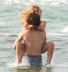 Секси Джулианна Хаф в бикини на съемках в Майами фото #62