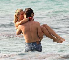 Секси Джулианна Хаф в бикини на съемках в Майами фото #66