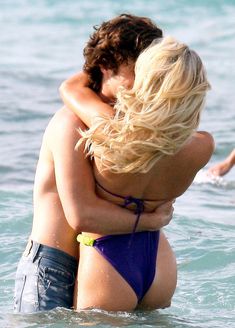 Секси Джулианна Хаф в бикини на съемках в Майами фото #74