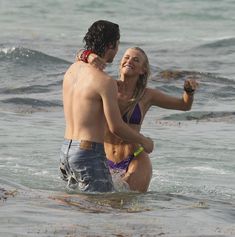 Секси Джулианна Хаф в бикини на съемках в Майами фото #77