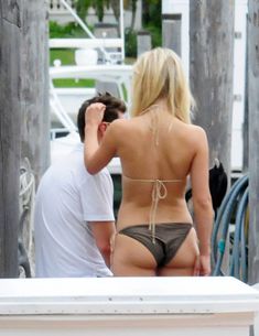 Сексуальная Джулианна Хаф в бикини на отдыхе в Майами фото #4