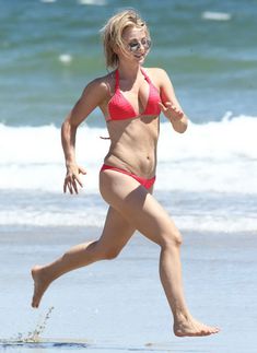 Горячая Джулианна Хаф на пляже в Северной Каролине фото #19