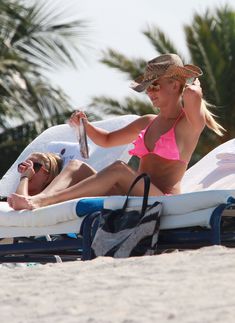 Стройная фигура Джулианны Хаф в бикини фото #13