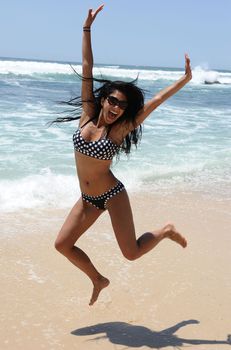 Спортивное тело Николь Шерзингер в купальнике фото #6