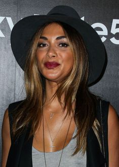 Просвечивающийся сосок Николь Шерзингер фото #1