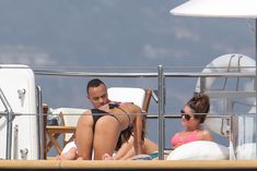 Николь Шерзингер в черном бикини на яхте фото #4